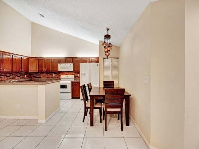 Building Photo - 1165 Summit Trail Cir