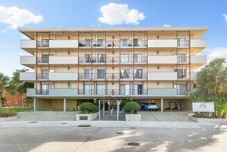 Building Photo - 309 Opal St