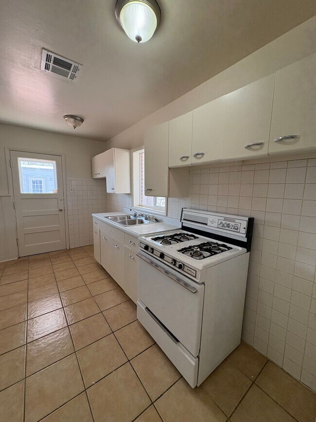 Foto del edificio - 6412 Navajo Ave