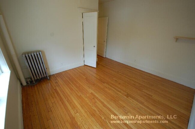 Building Photo - 130 Sutherland Rd