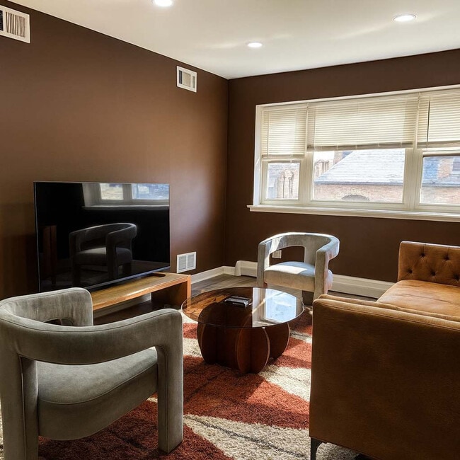 Foto del edificio - 3161 N Cambridge Ave