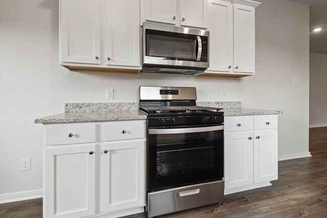 Building Photo - 15874 Berry Hl Dr