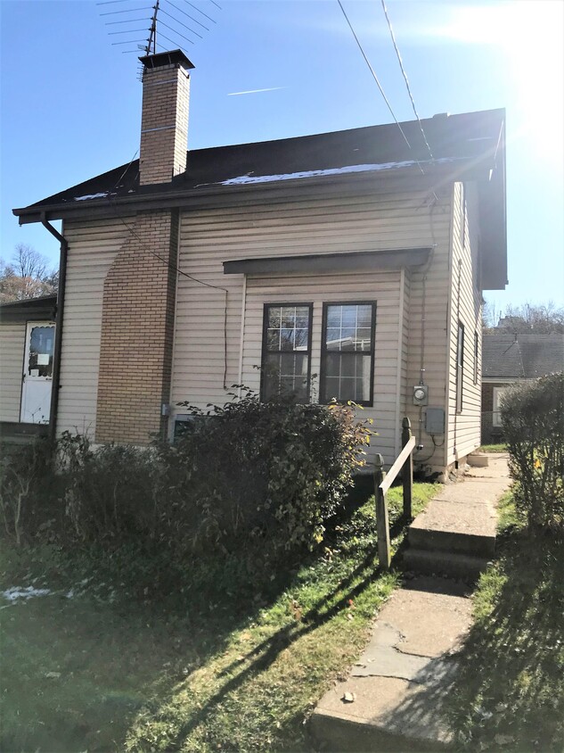 Primary Photo - 1300 Fallowfield Ave