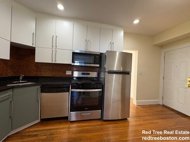 Building Photo - 73 Thatcher St