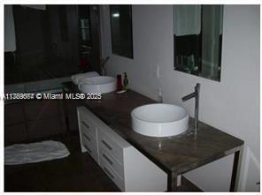 Foto del edificio - 475 Brickell Ave