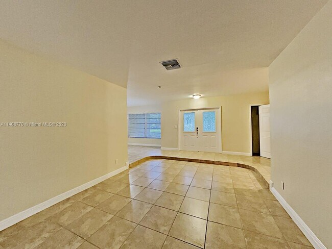 Building Photo - 1141 NW 75th Ave