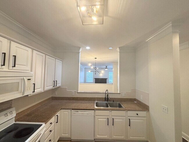 Foto del edificio - 2 Bedroom 2 1/2 Bath Townhome