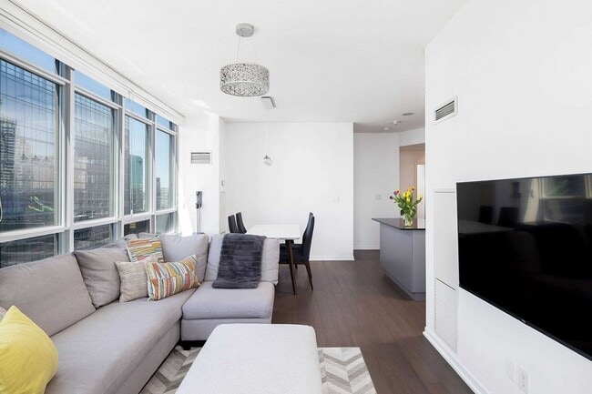 Photo du bâtiment - 55 Bremner Blvd