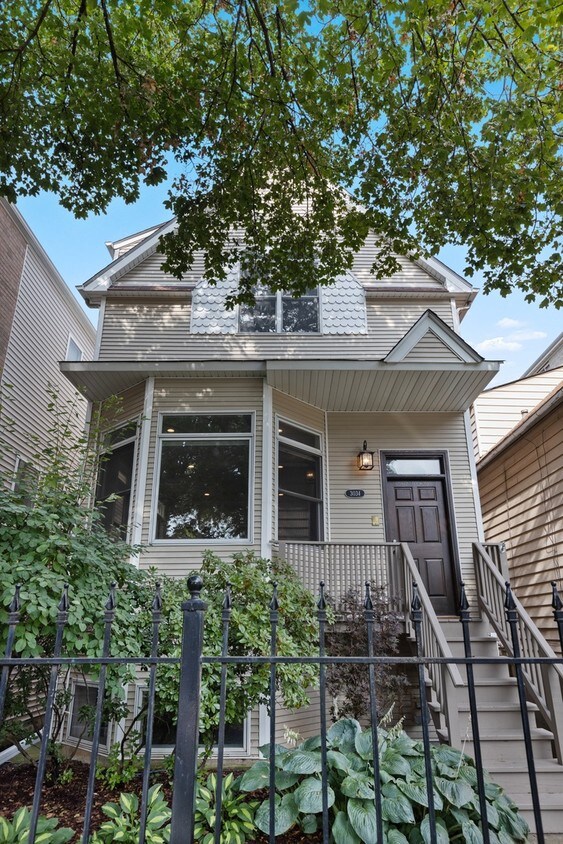 Primary Photo - 3034 N Leavitt St