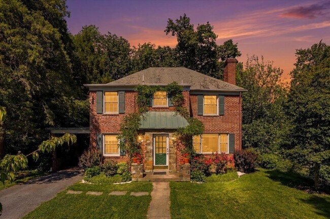 Building Photo - 3221 Coquelin Terrace
