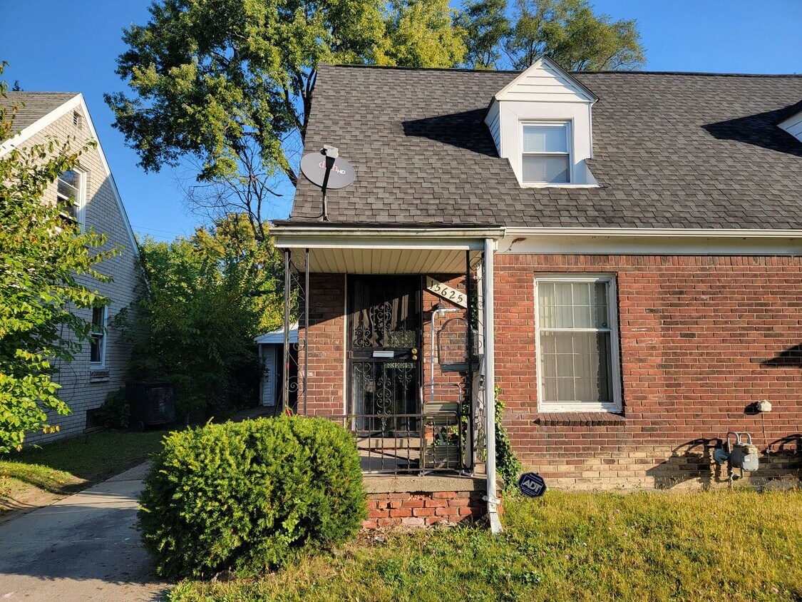 15625 7 Mile Rd. E 2bed/1bath with baseme... - 15625 7 Mile Rd. E  2bed/1bath with baseme...