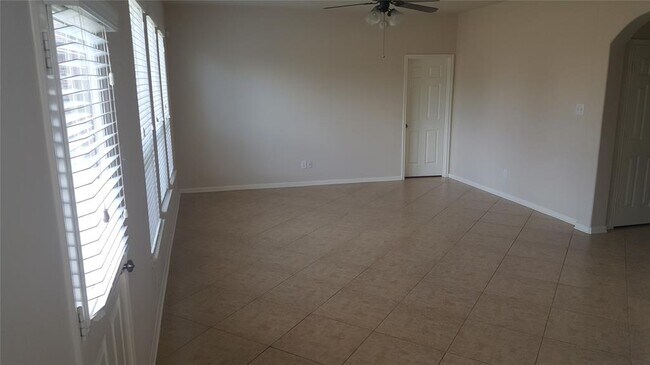 Building Photo - 13003 Meadow Springs Dr