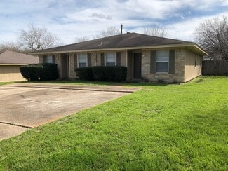 Building Photo - 3606 Comanche St