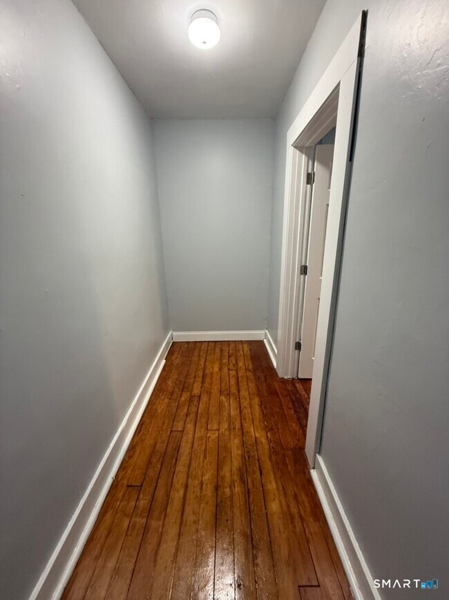 Foto del edificio - 319 Delavan Ave