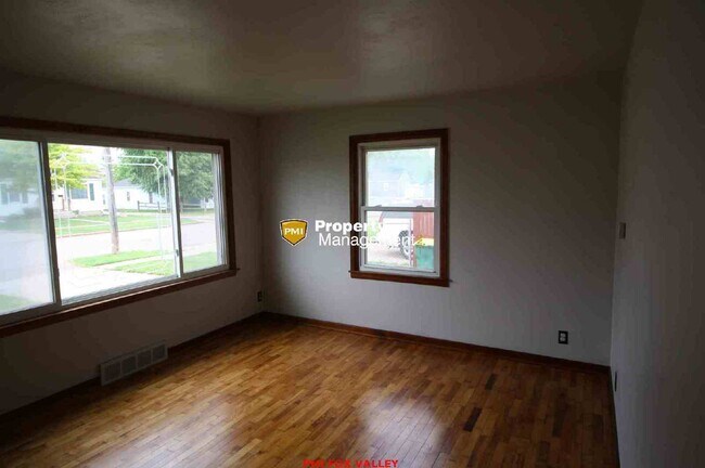 Building Photo - Nice Location near Playmore Park