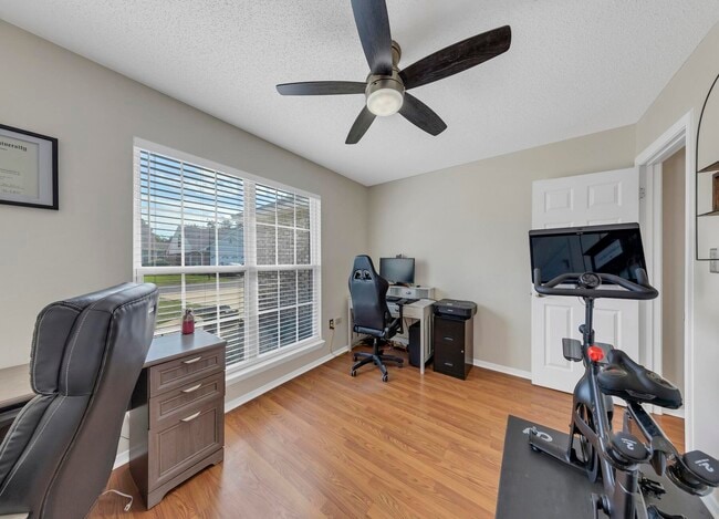 Foto del edificio - 4501 Parkwood Ln W