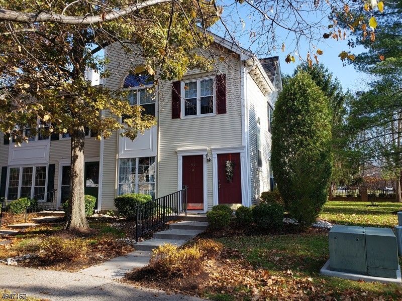 Foto principal - 93 Gregory Ln