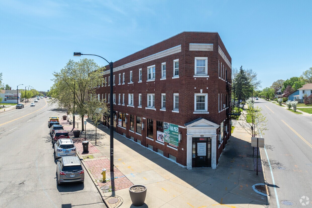 Primary Photo - 788-798 N Main St