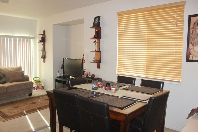 Foto del edificio - 5893 Mahogany Pl