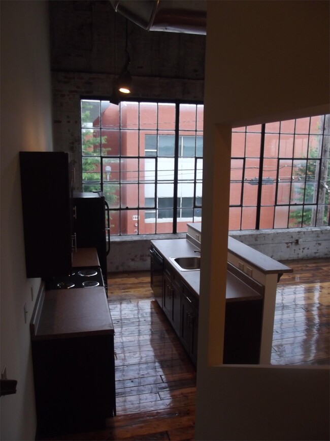 Building Photo - 125 Inman St E
