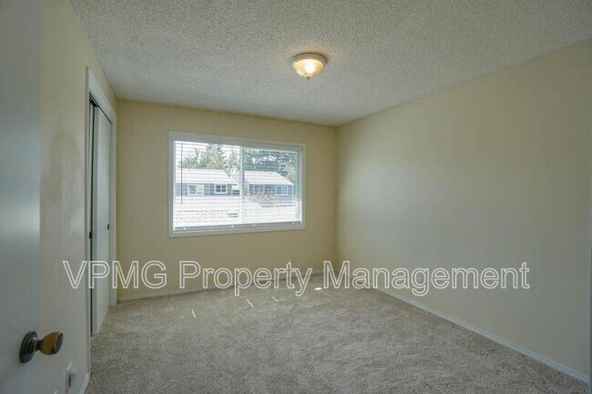 Foto del edificio - 605 SE 121st Ave