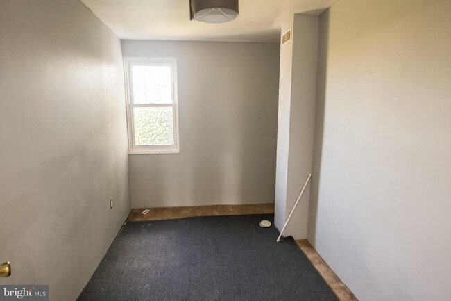 Building Photo - 2207 E Sergeant St