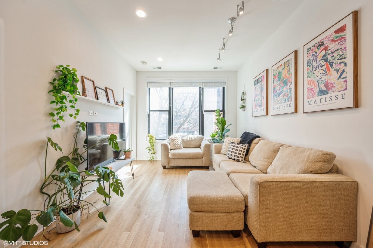 Primary Photo - 1022 N Ashland Ave