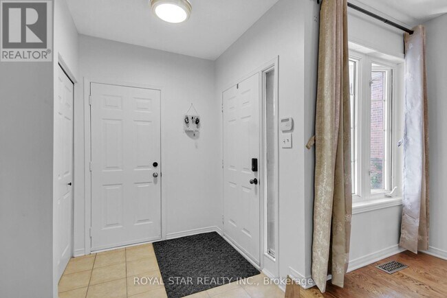 Building Photo - 160 Deerfox Dr
