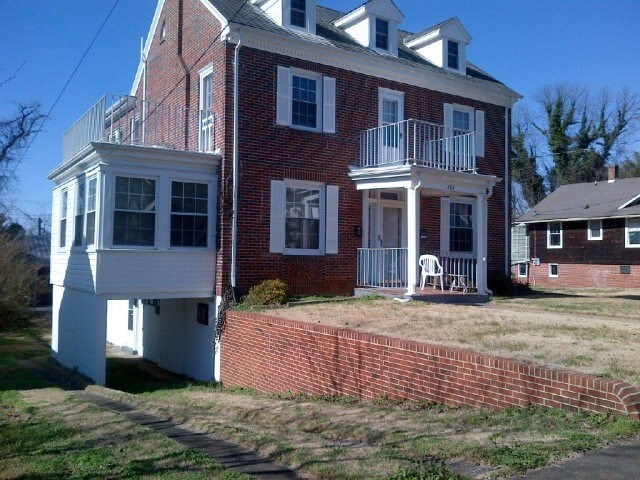 Primary Photo - 135 Howeland Cir