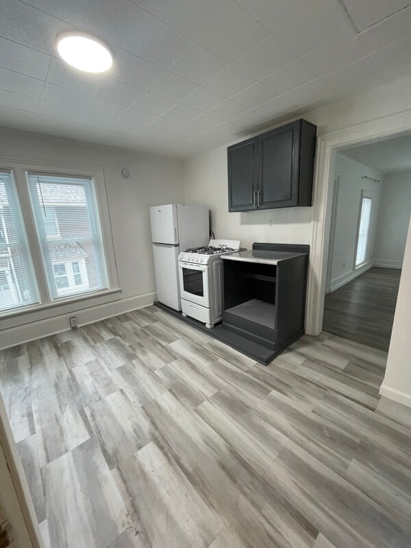 Foto principal - 219 N Davison St