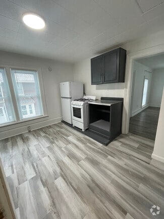 Building Photo - 219 N Davison St