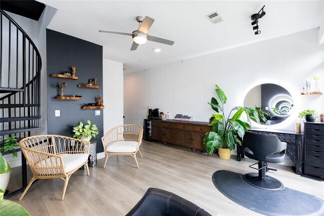 Foto del edificio - 2213 Poquito St