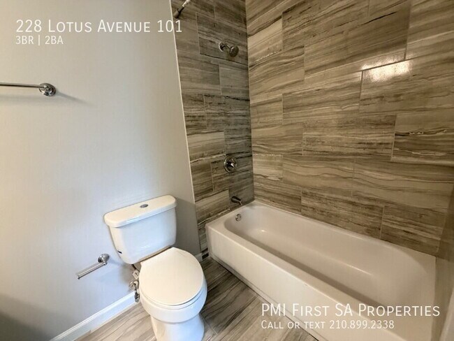 Foto del edificio - 228 Lotus Ave