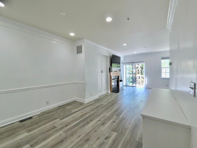 Building Photo - 49 Mallard Pl
