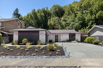 Building Photo - 429 Blackstone Dr