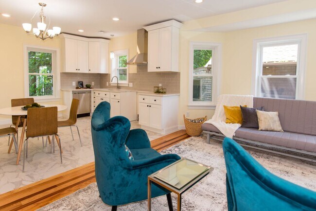 Foto del edificio - ABSOLUTELY BEAUTIFULL 4 BED 2 BATH IN ALLS...