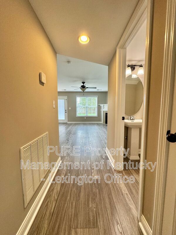 Building Photo - 2056 Drummond Dr