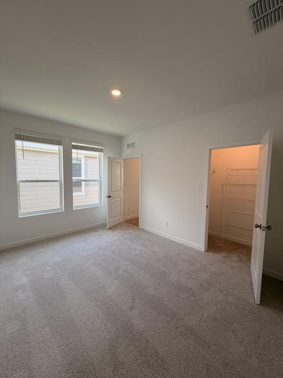 Foto del edificio - 5063 Loggia Ln
