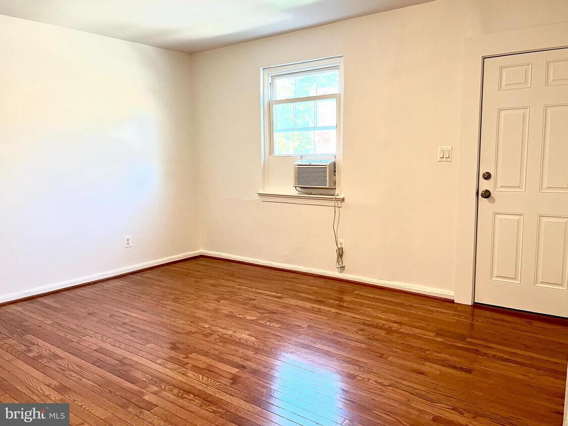 Foto principal - 1105 16th St NE