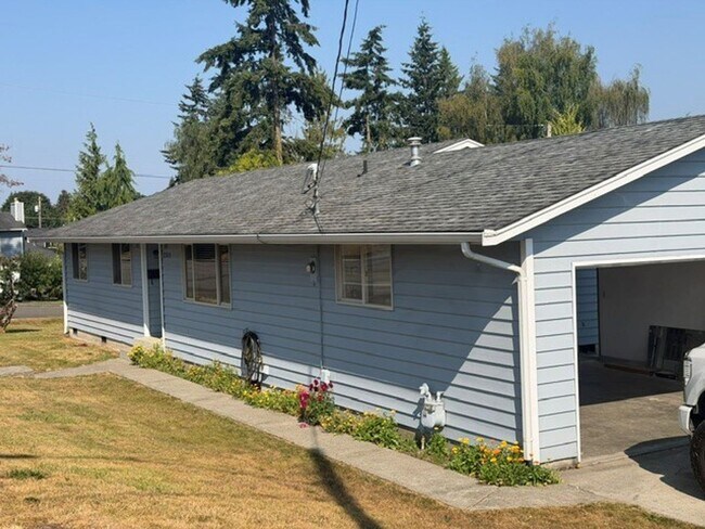 Building Photo - 3bd 2 bth rambler