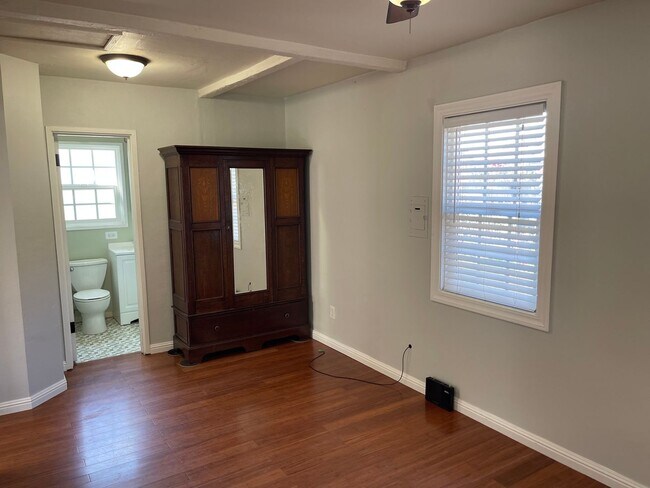 Building Photo - Cozy Home with Fully Equipped RV Space