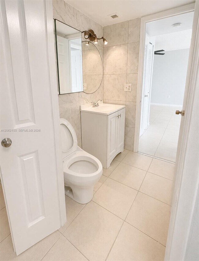 Foto del edificio - 2841 NE 163rd St