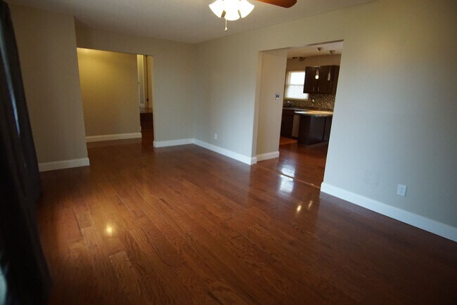 Building Photo - Private, cul-de-sac lot