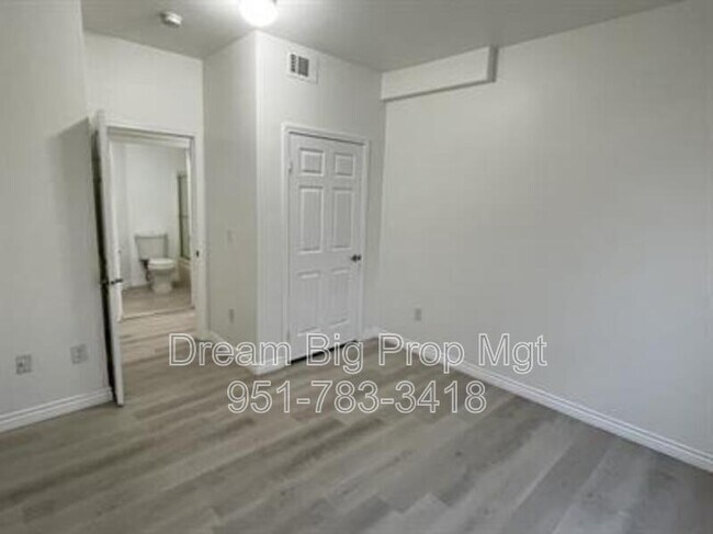 Foto del edificio - 375 Central Ave
