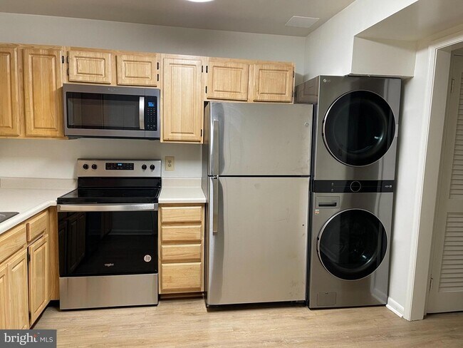 Foto del edificio - 6747 Kenwood Forest Ln