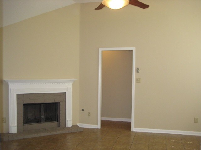 Foto del edificio - 1383 River Ridge Dr