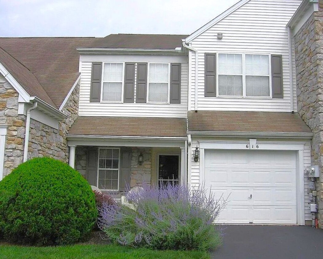 Primary Photo - 616 Springhouse Ln