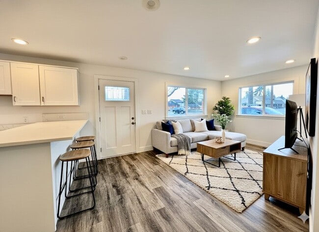 Foto del edificio - Modern Luxury Meets Small Town Charm in Your New Gladstone Home!