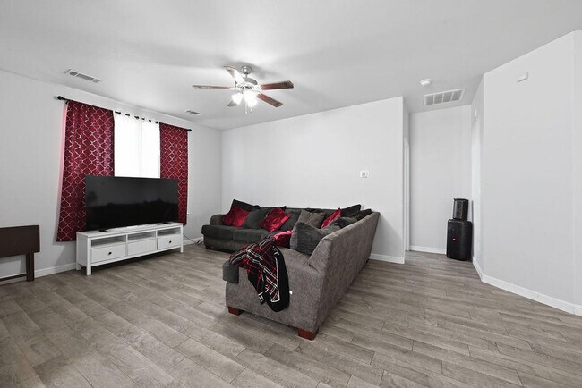 Foto del edificio - 8401 E County Rd 114