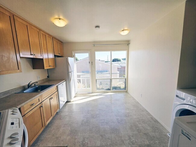 Foto del edificio - 4851 Iroquois Ave